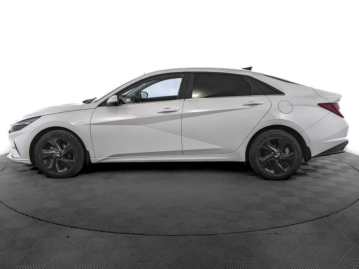Hyundai Elantra с пробегом — 2021 год. Фото: #7