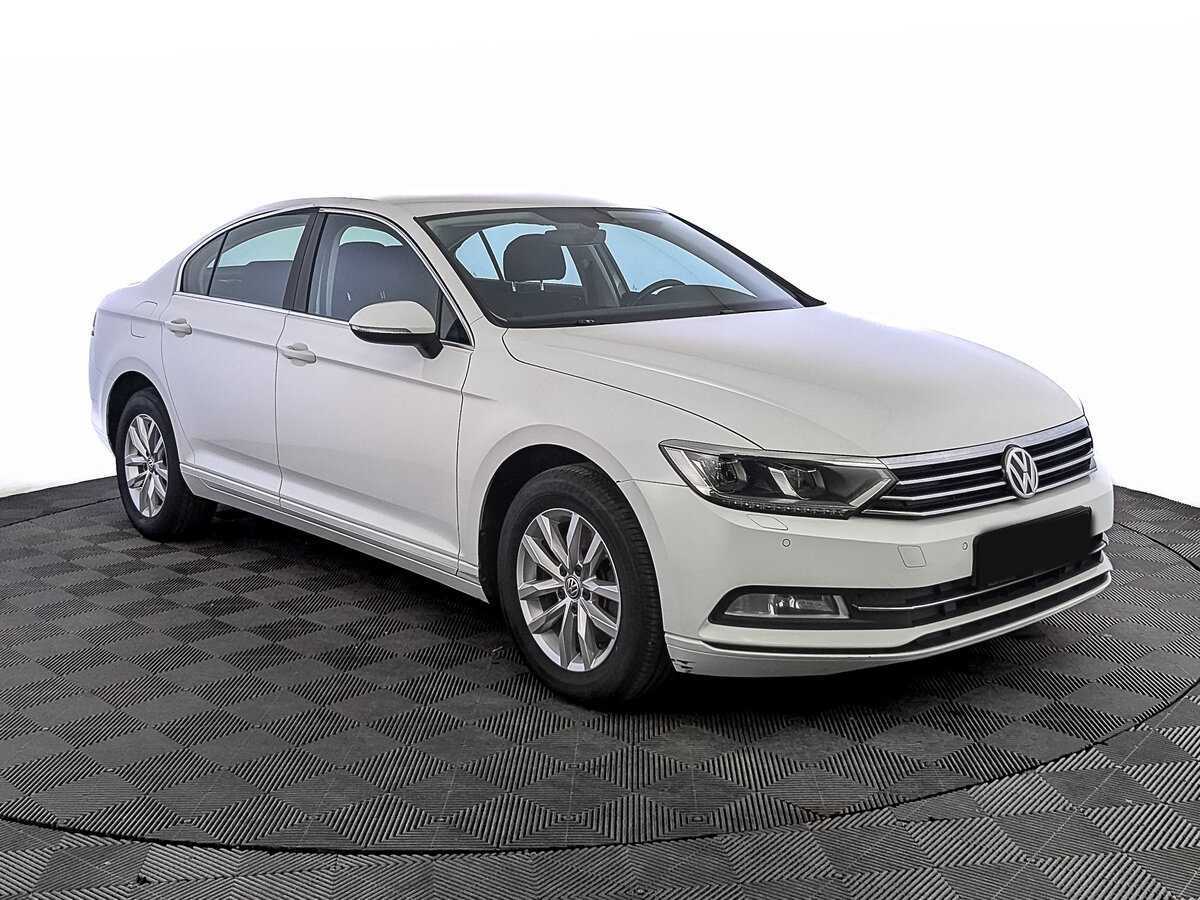 Volkswagen Passat с пробегом — 2019 год. Фото: #2