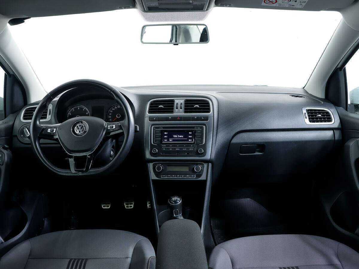 Volkswagen Polo с пробегом — 2016 год. Фото: #9