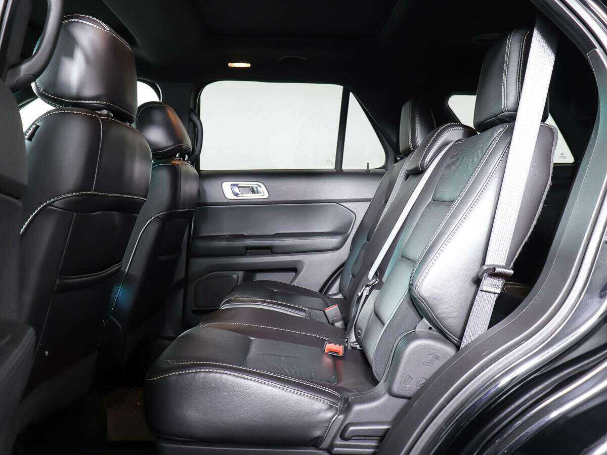 Ford Explorer с пробегом — 2013 год. Фото: #9