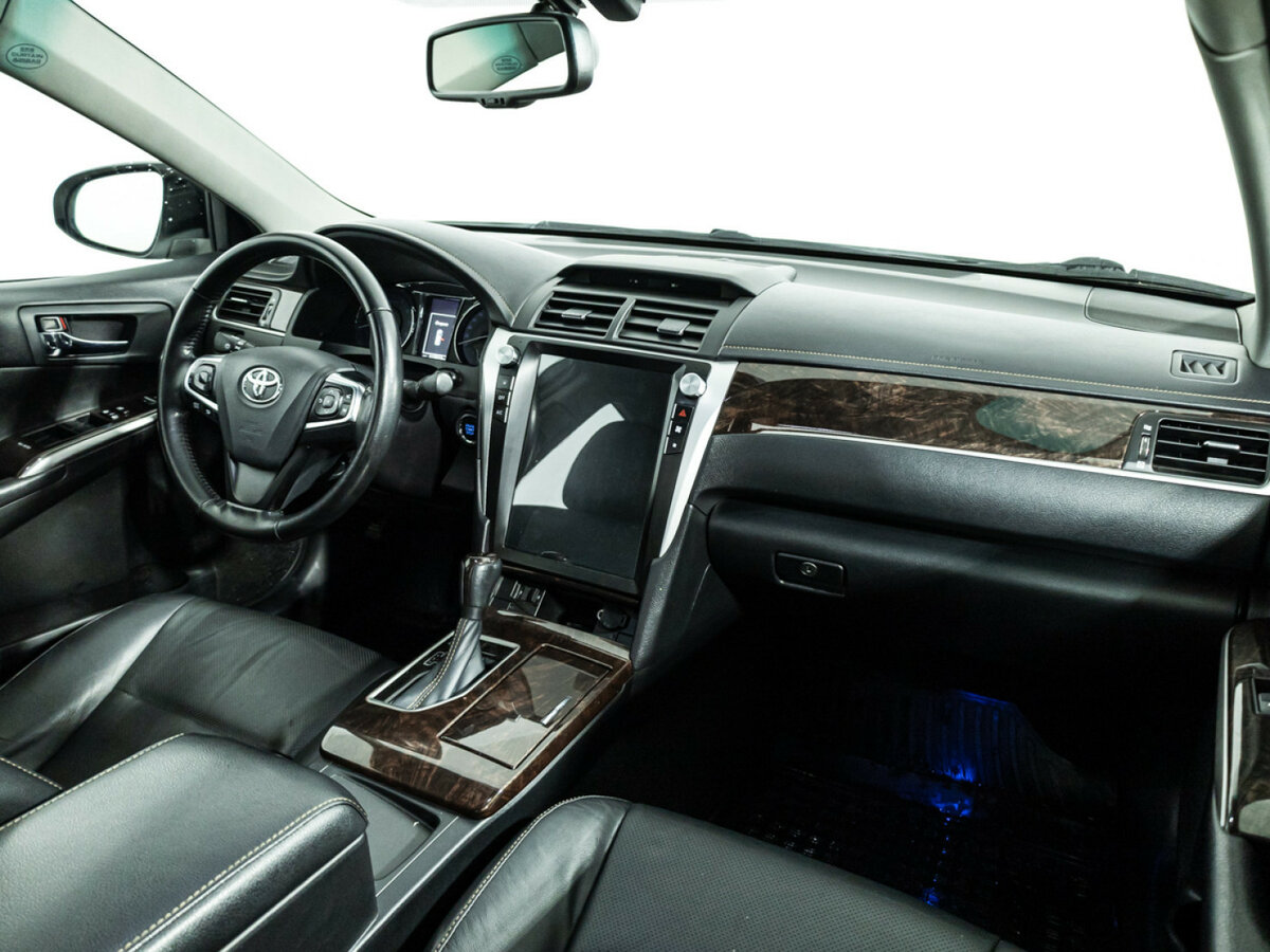Toyota Camry с пробегом — 2017 год. Фото: #8