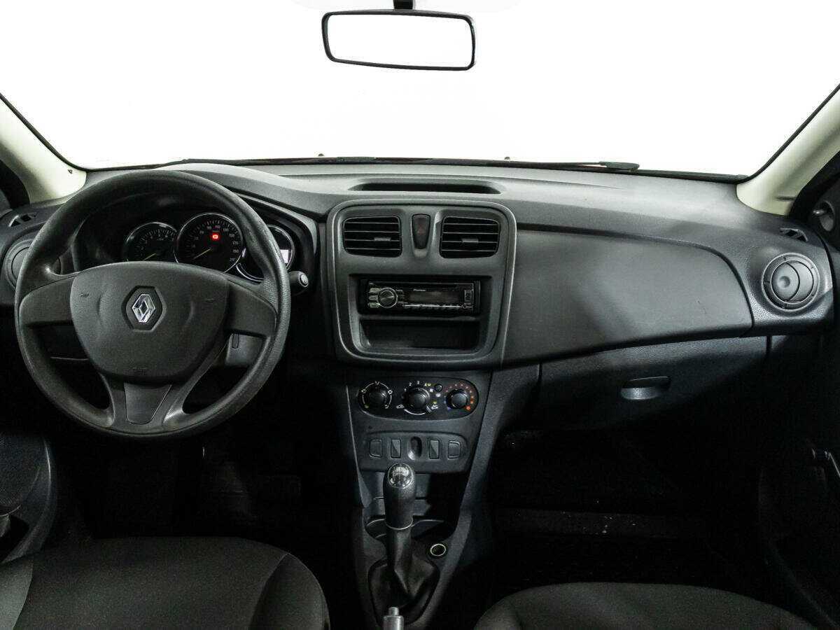 Renault Sandero с пробегом — 2015 год. Фото: #12