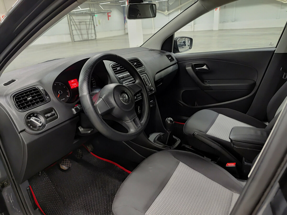 Volkswagen Polo с пробегом — 2014 год. Фото: #14