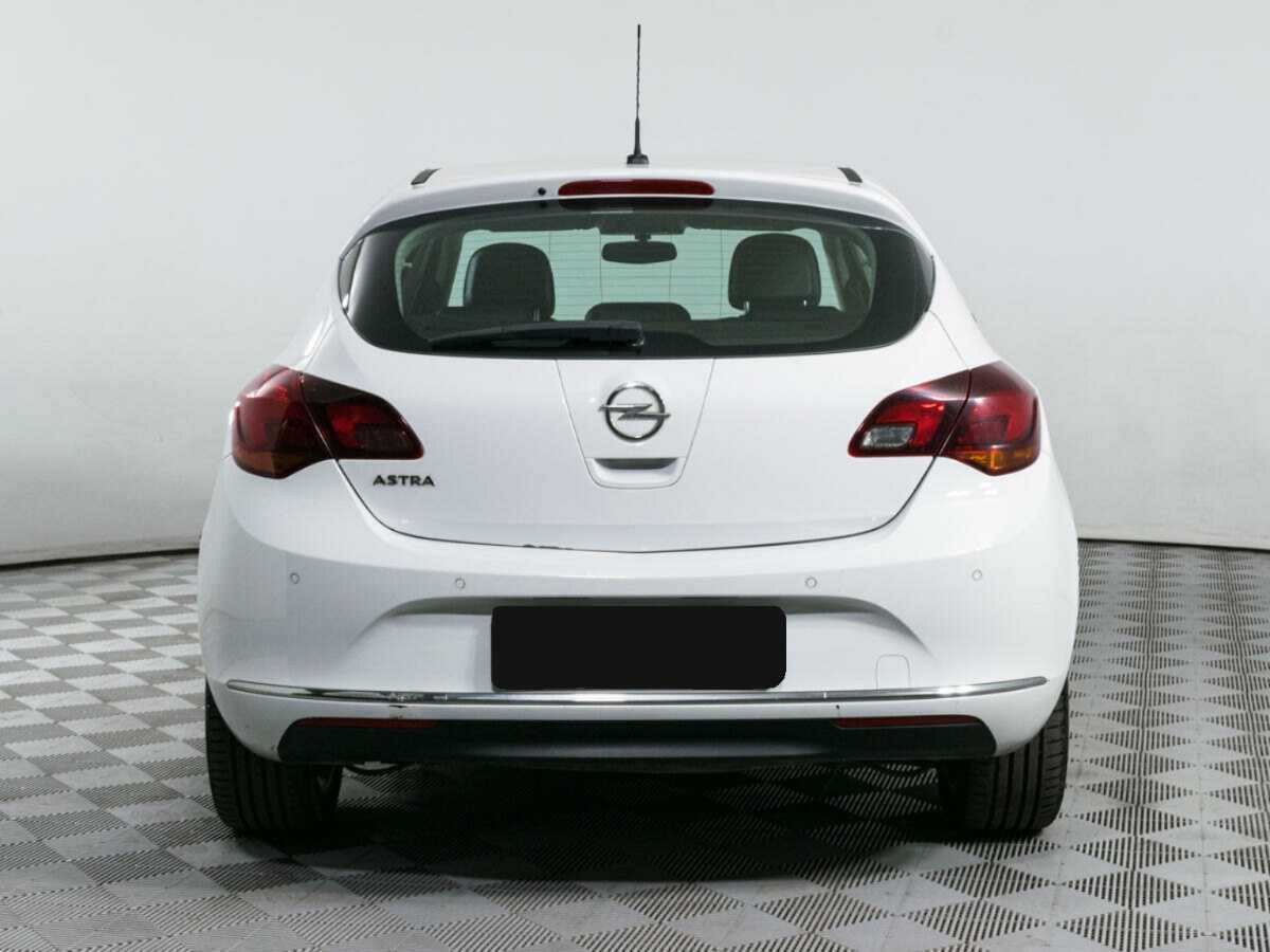 Opel Astra с пробегом — 2013 год. Фото: #4