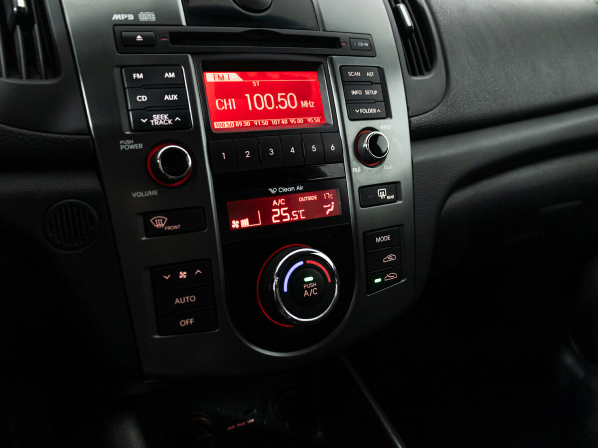 Kia Cerato с пробегом — 2012 год. Фото: #13