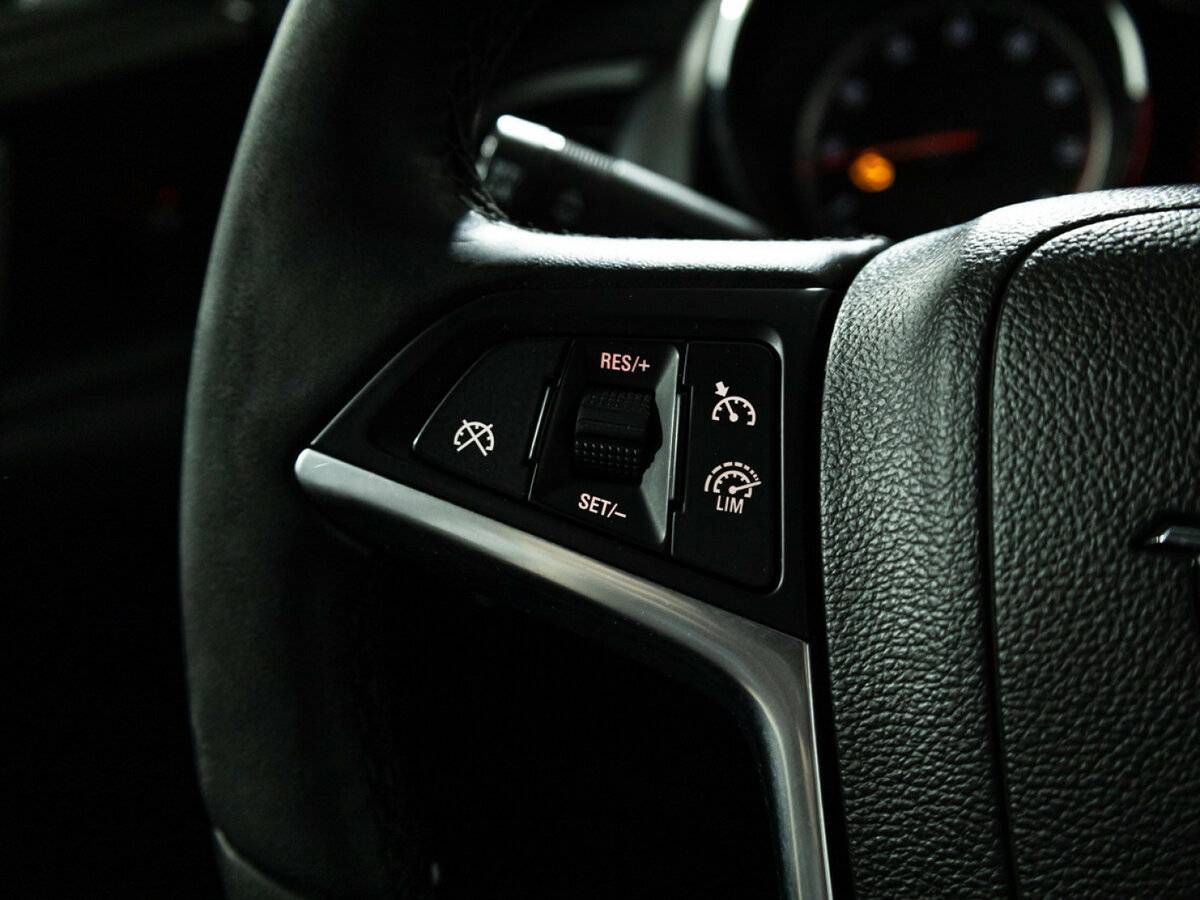 Opel Astra с пробегом — 2013 год. Фото: #14