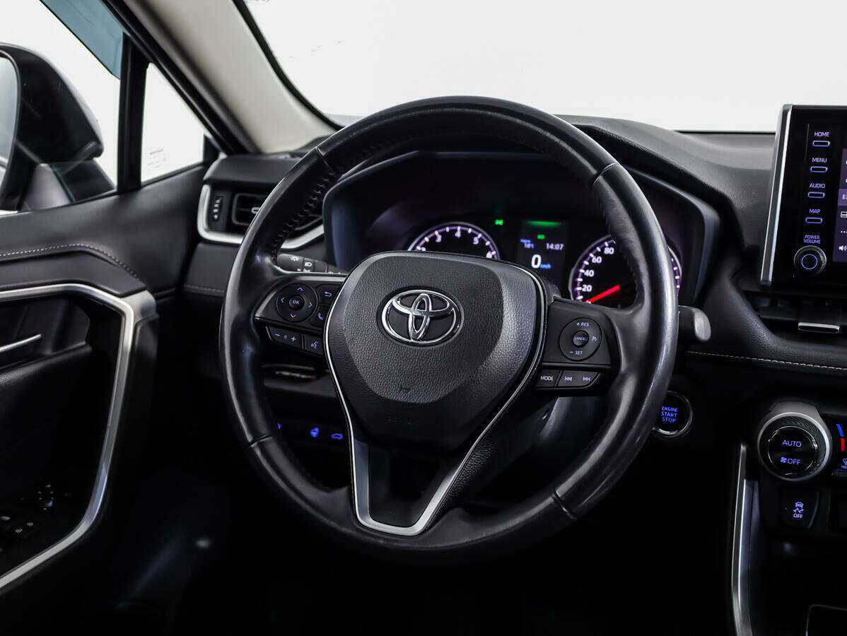 Toyota RAV4 с пробегом — 2020 год. Фото: #8