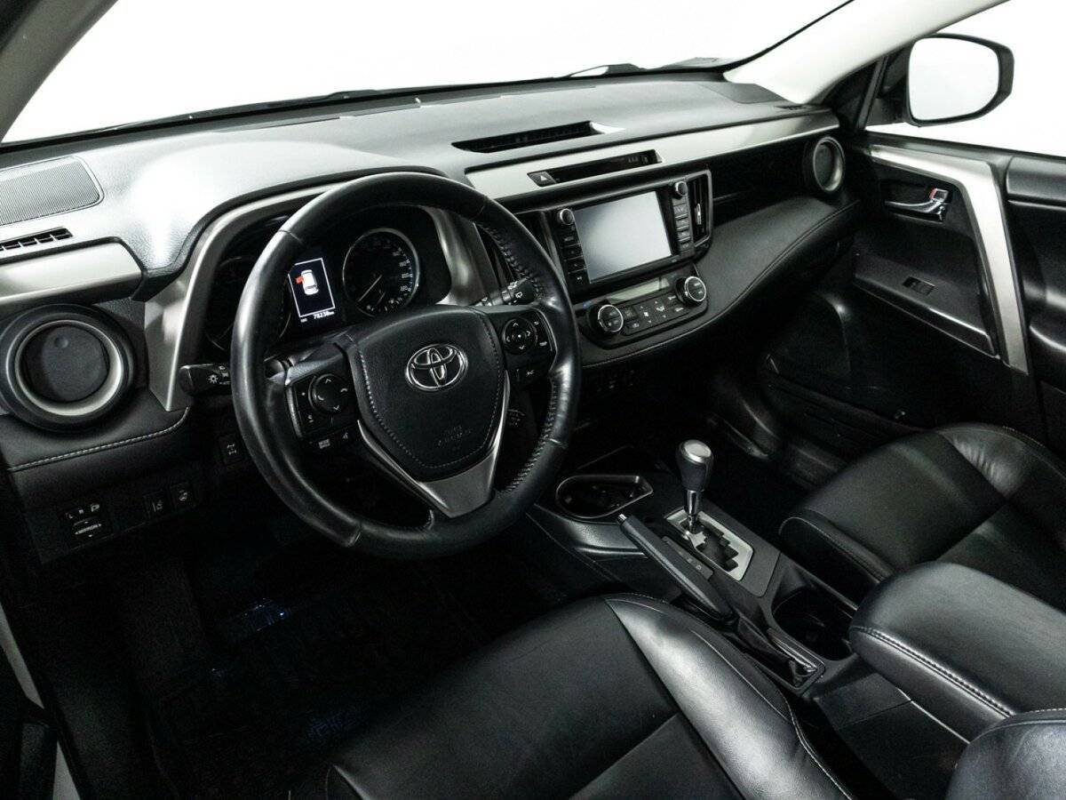 Toyota RAV4 с пробегом — 2018 год. Фото: #8