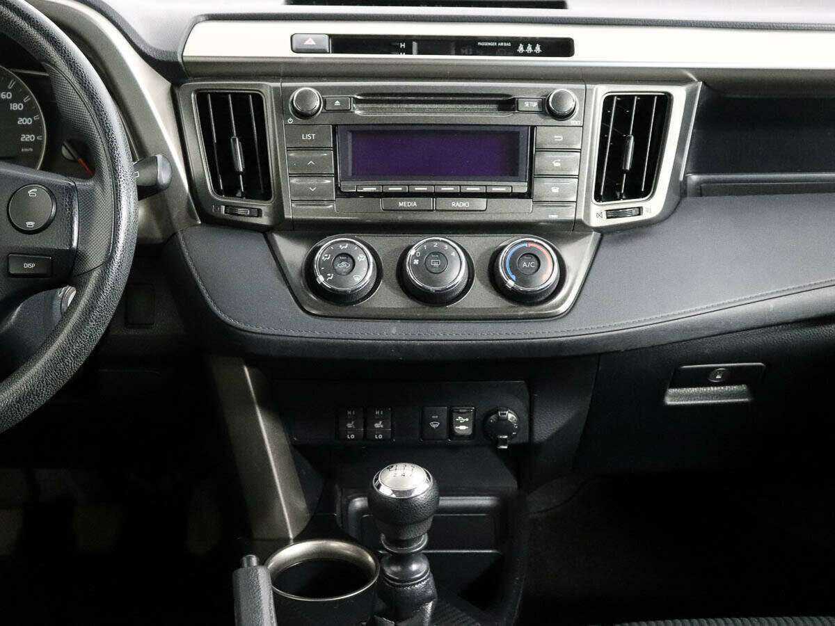 Toyota RAV4 с пробегом — 2015 год. Фото: #10