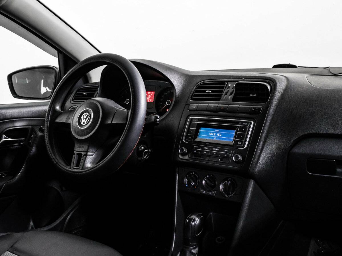 Volkswagen Polo с пробегом — 2012 год. Фото: #8