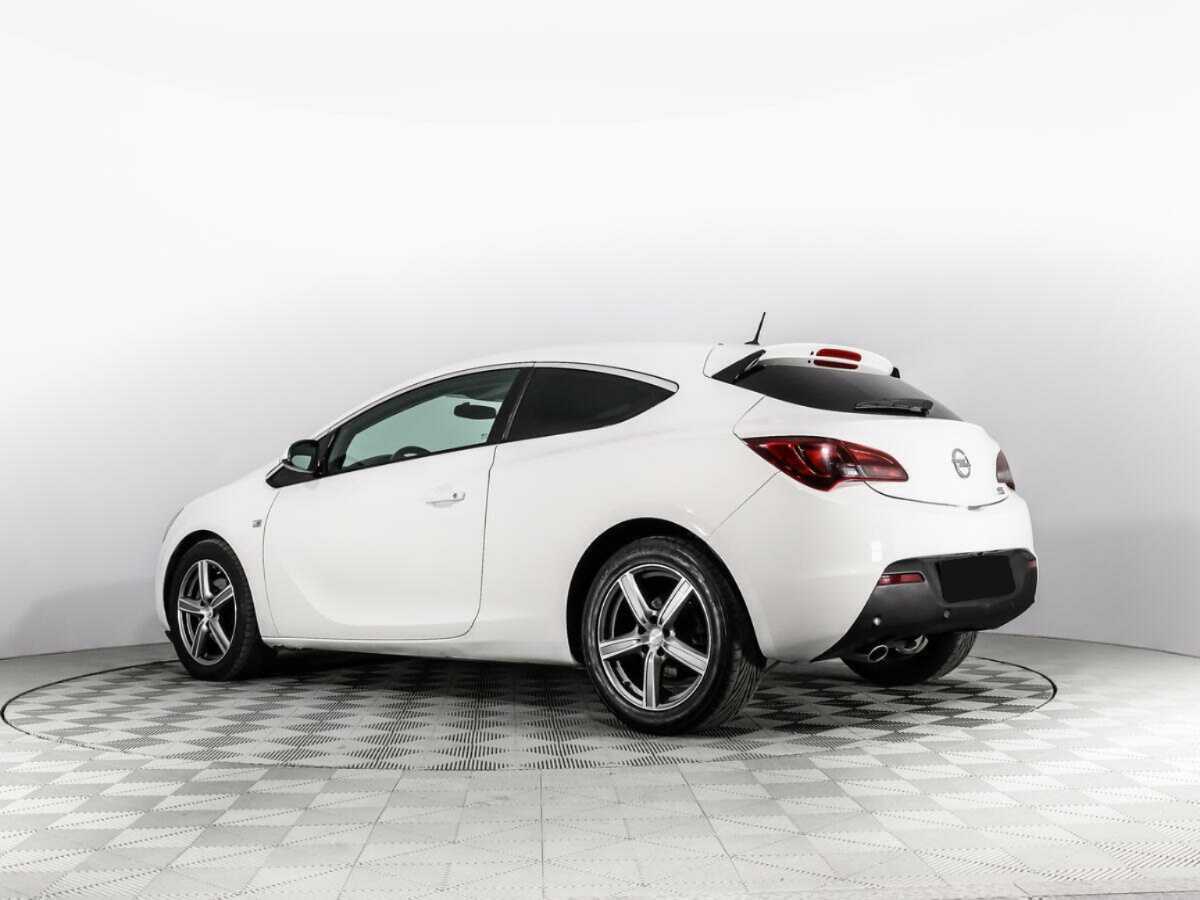 Opel Astra с пробегом — 2014 год. Фото: #6
