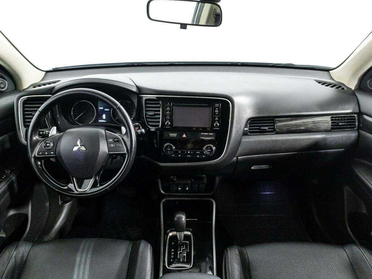 Mitsubishi Outlander с пробегом — 2017 год. Фото: #12