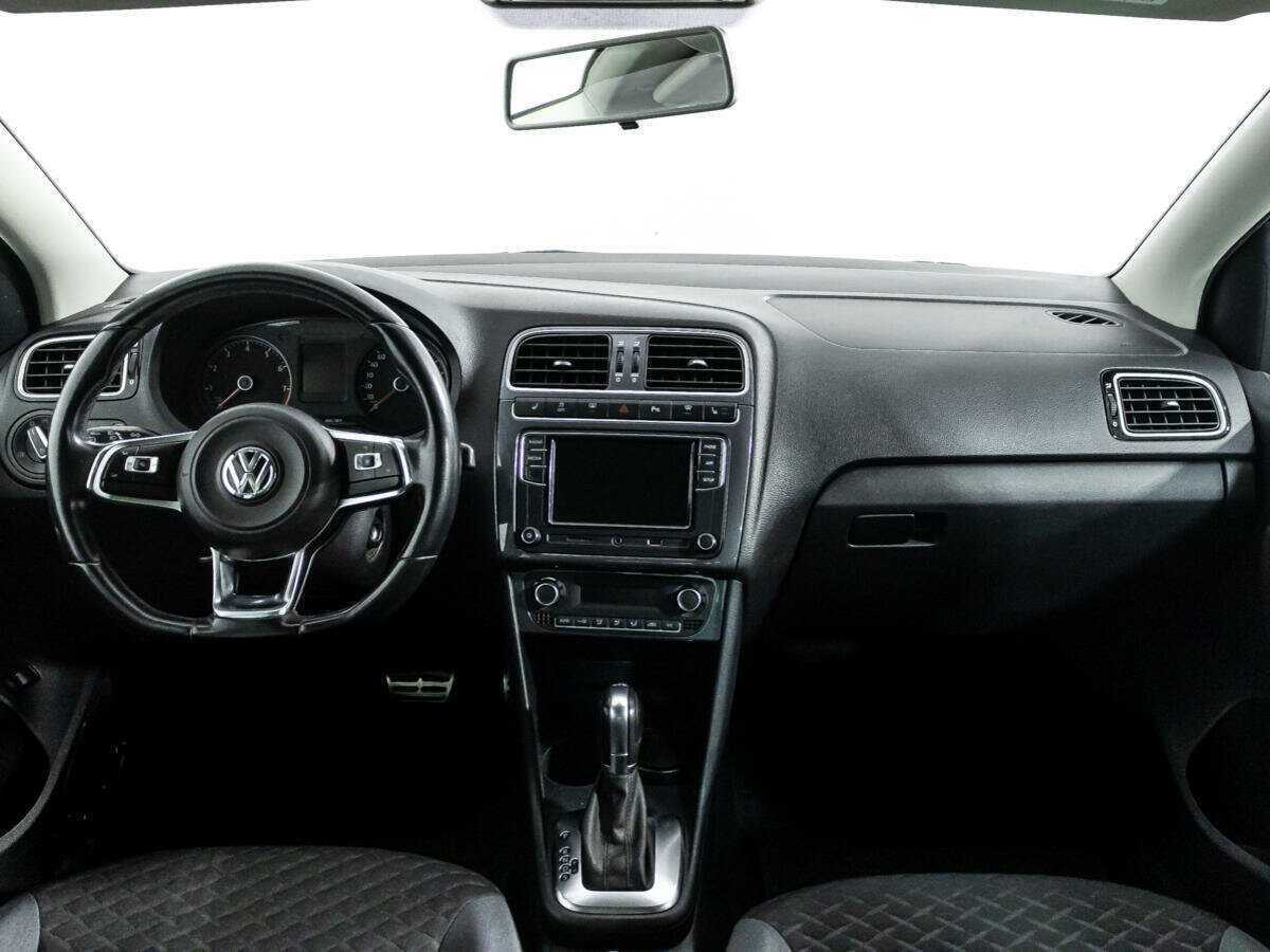 Volkswagen Polo с пробегом — 2018 год. Фото: #12