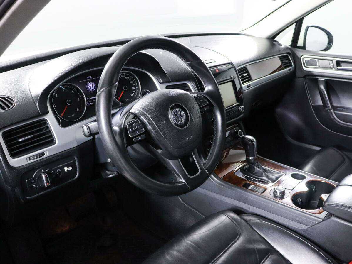 Volkswagen Touareg с пробегом — 2012 год. Фото: #8
