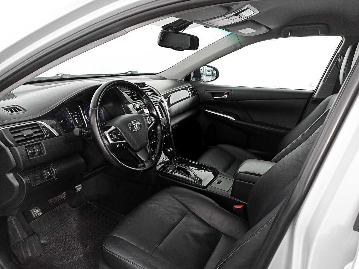 Toyota Camry с пробегом — 2015 год. Фото: #11