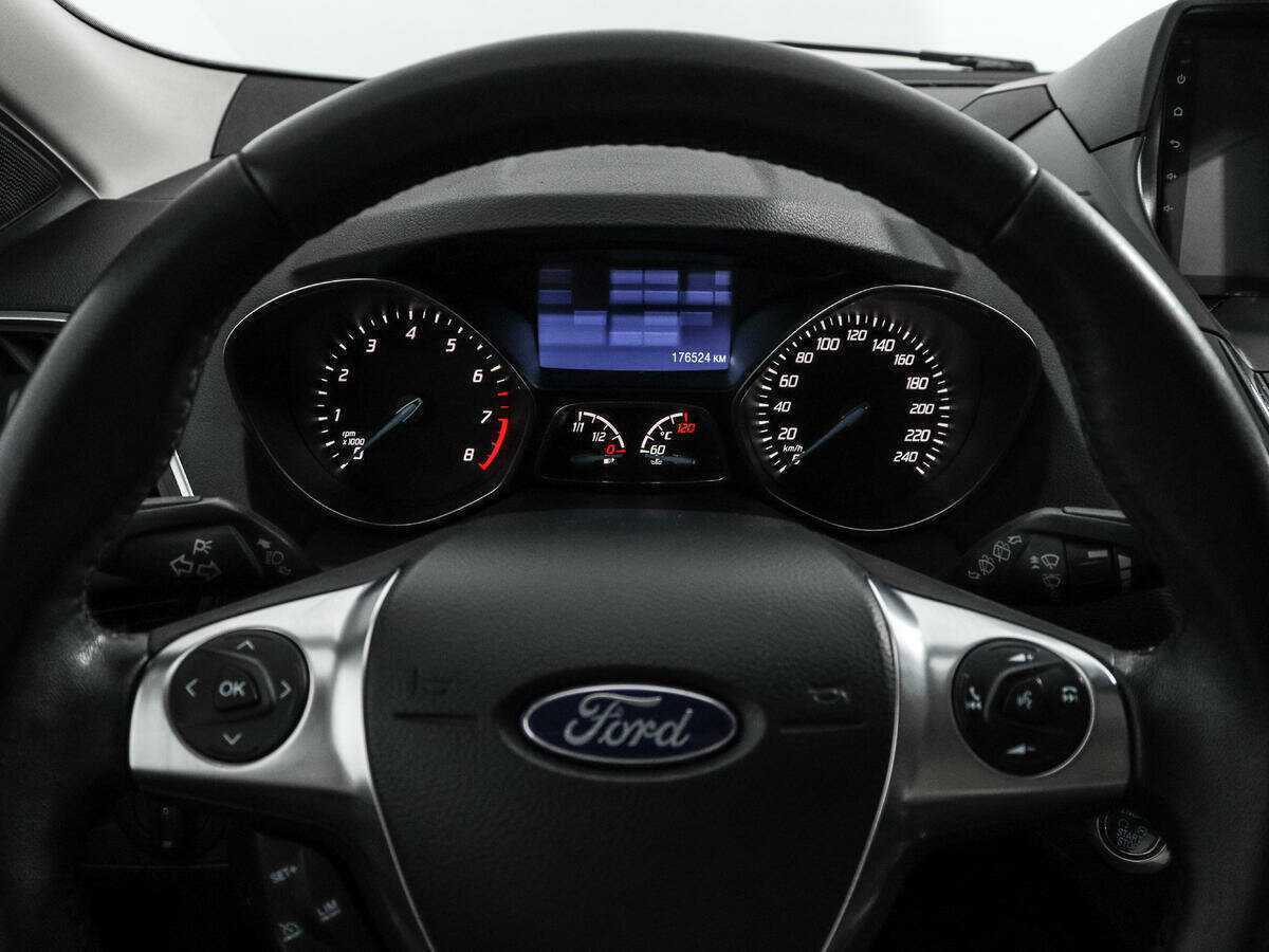 Ford Kuga с пробегом — 2014 год. Фото: #18