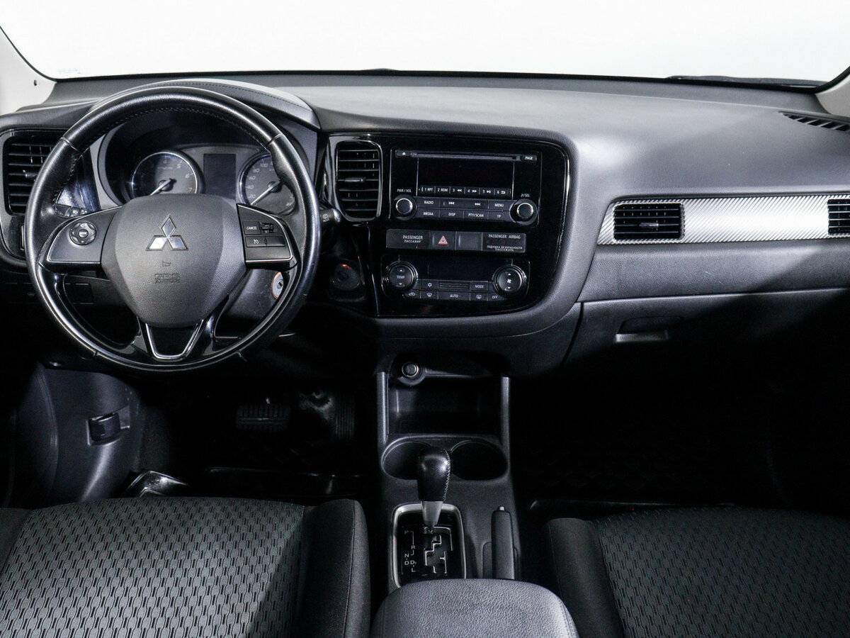 Mitsubishi Outlander с пробегом — 2015 год. Фото: #8