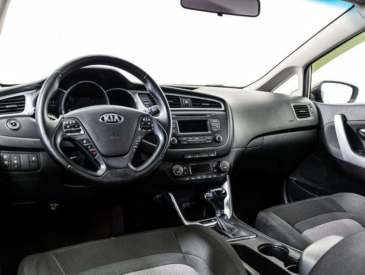 Kia Ceed с пробегом — 2015 год. Фото: #10