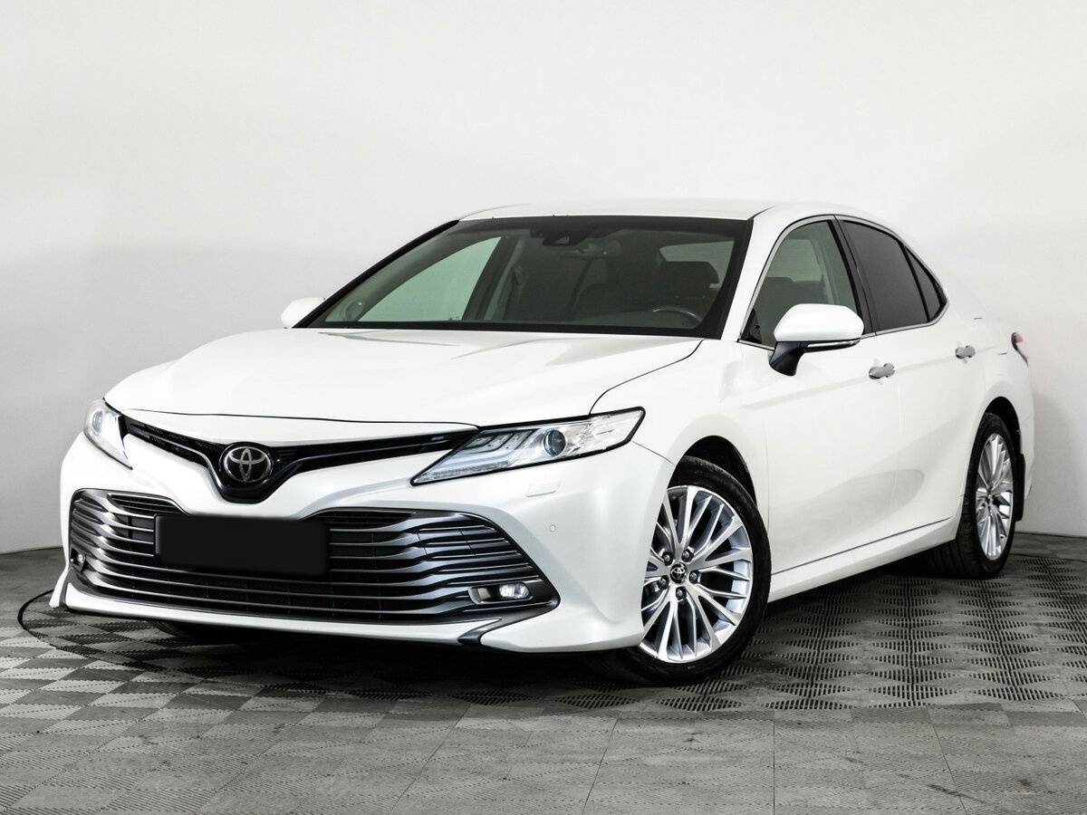 Toyota Camry с пробегом — 2018 год. Посмотреть фото