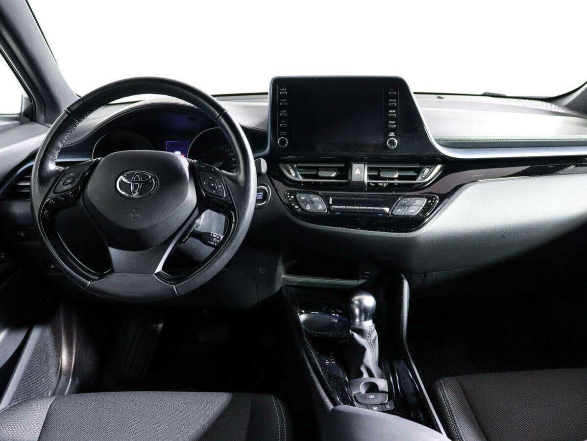 Toyota C-HR с пробегом — 2019 год. Фото: #9