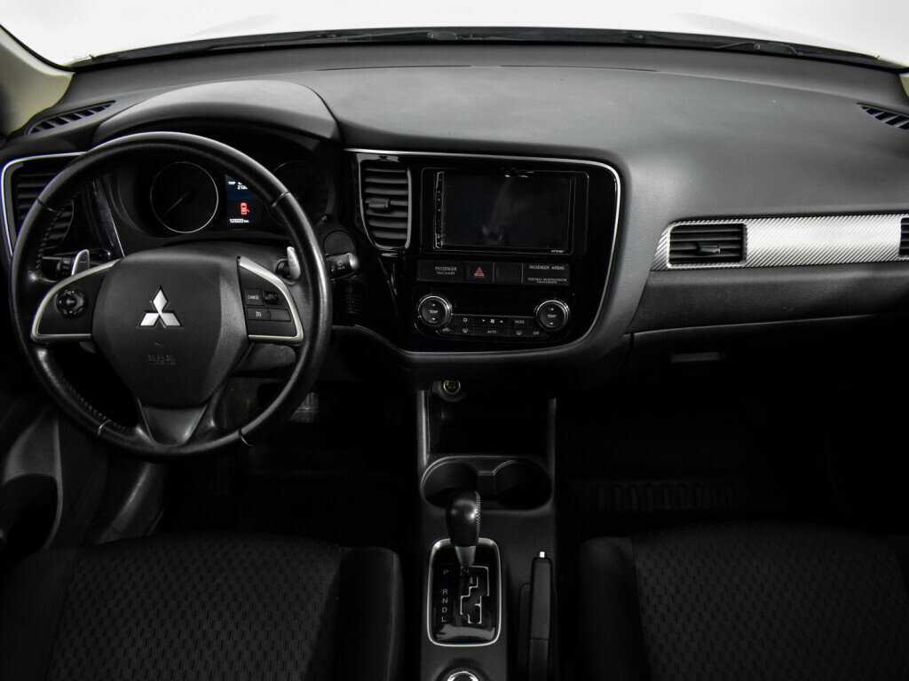 Mitsubishi Outlander с пробегом — 2014 год. Фото: #14
