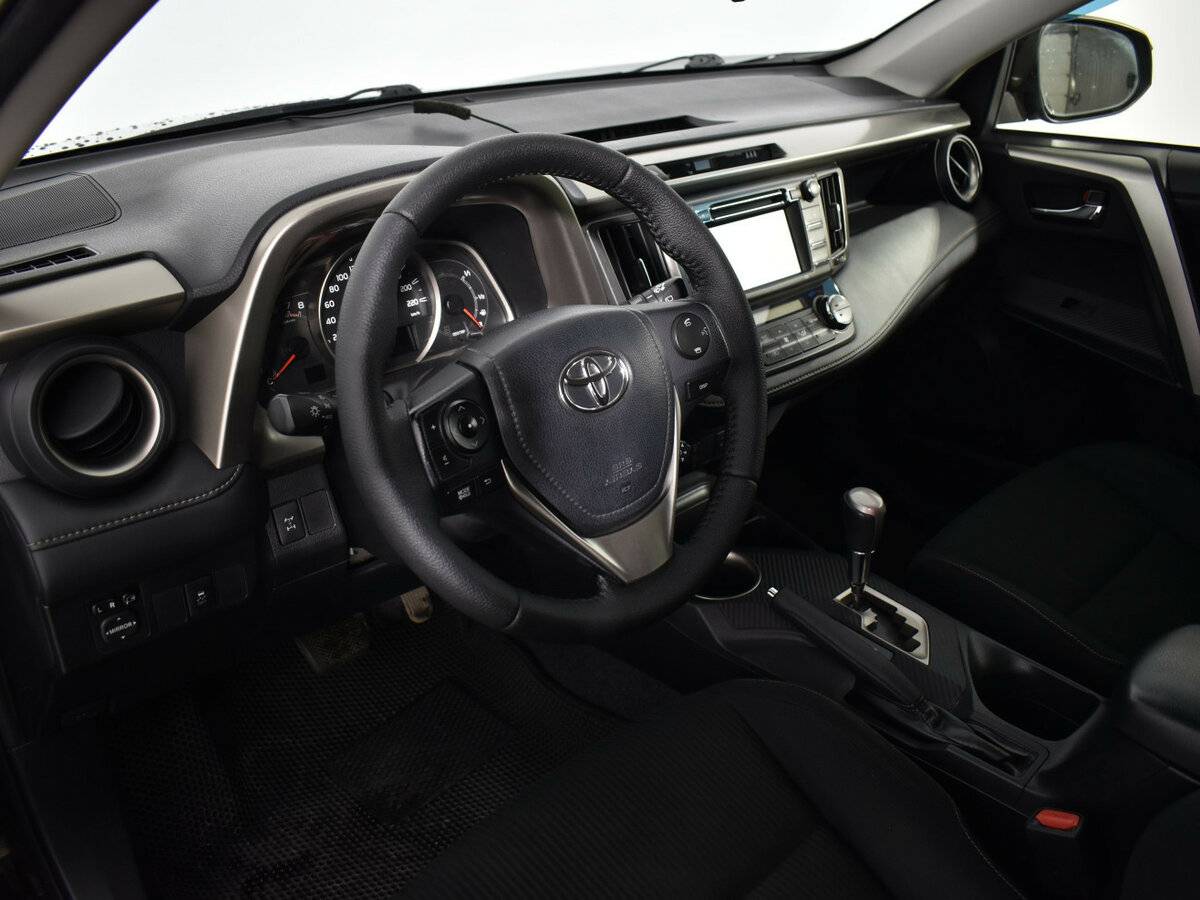 Toyota RAV4 с пробегом — 2014 год. Фото: #8
