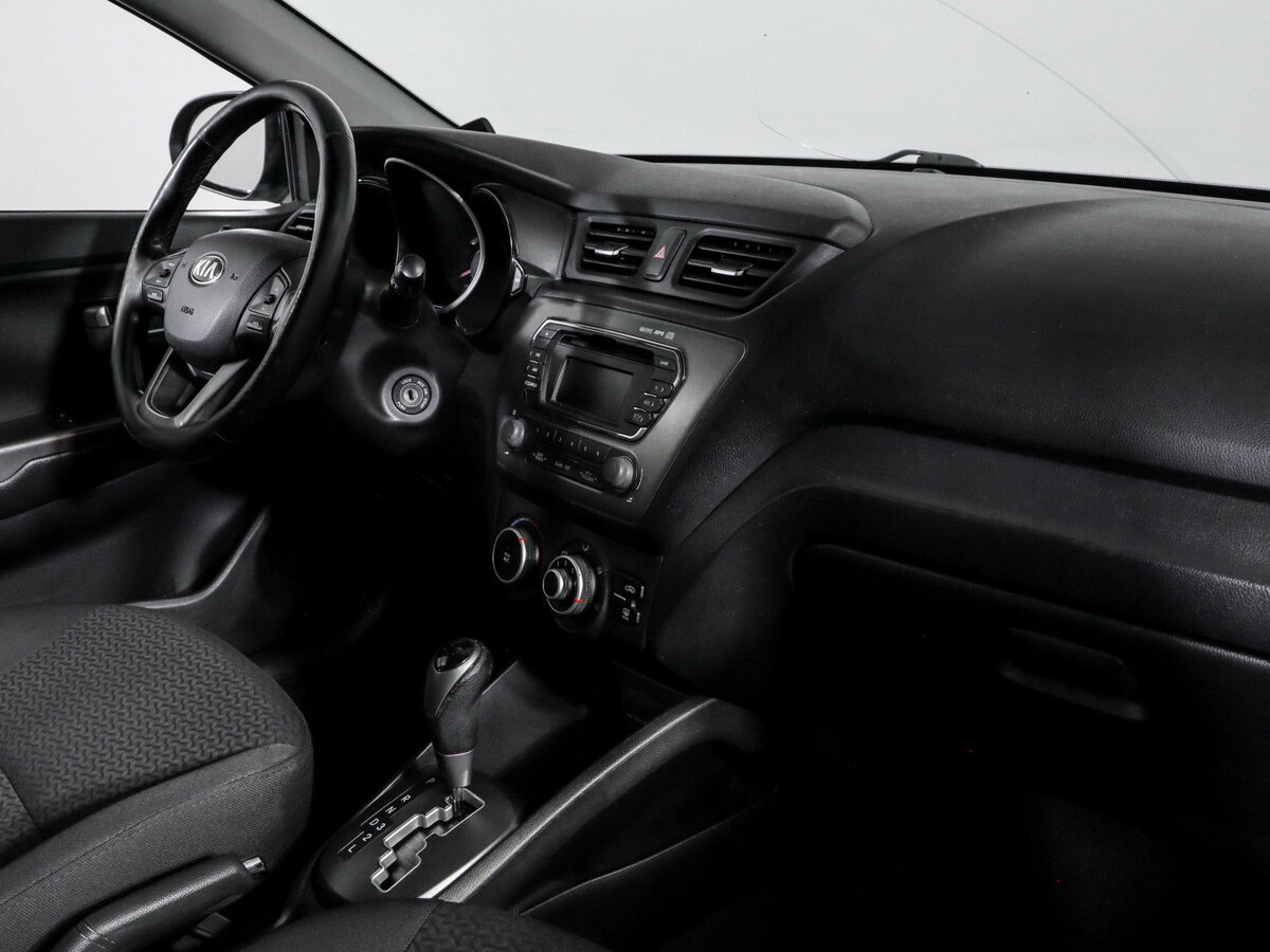 Kia Rio с пробегом — 2015 год. Фото: #5
