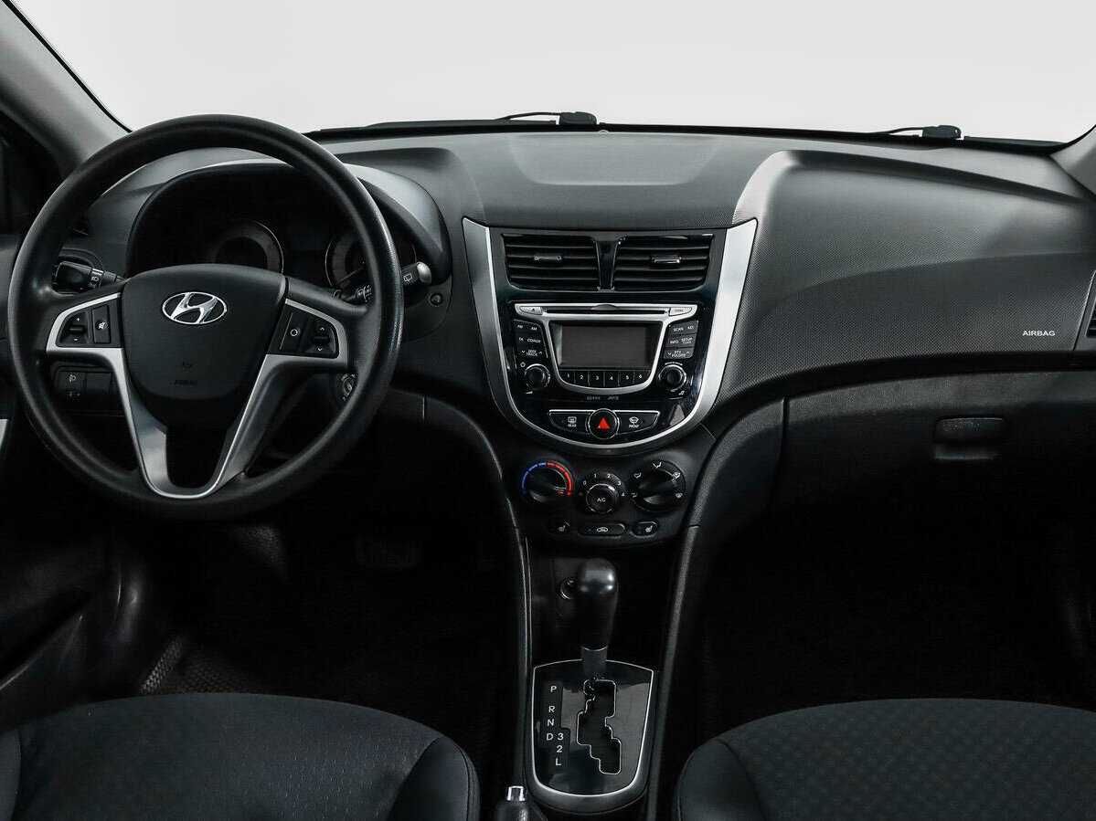 Hyundai Solaris с пробегом — 2014 год. Фото: #11