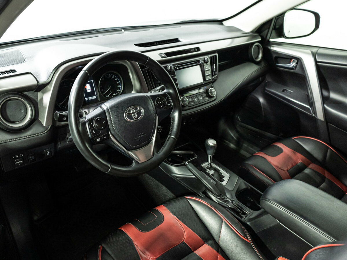 Toyota RAV4 с пробегом — 2016 год. Фото: #10