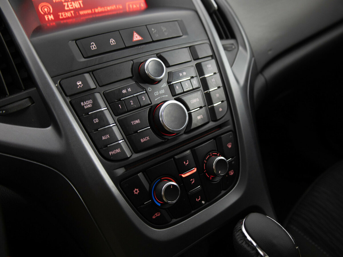 Opel Astra с пробегом — 2012 год. Фото: #8