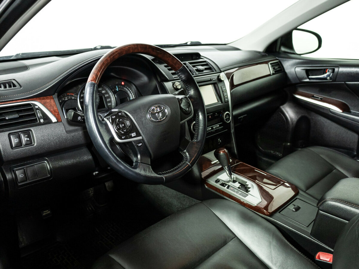 Toyota Camry с пробегом — 2012 год. Фото: #10
