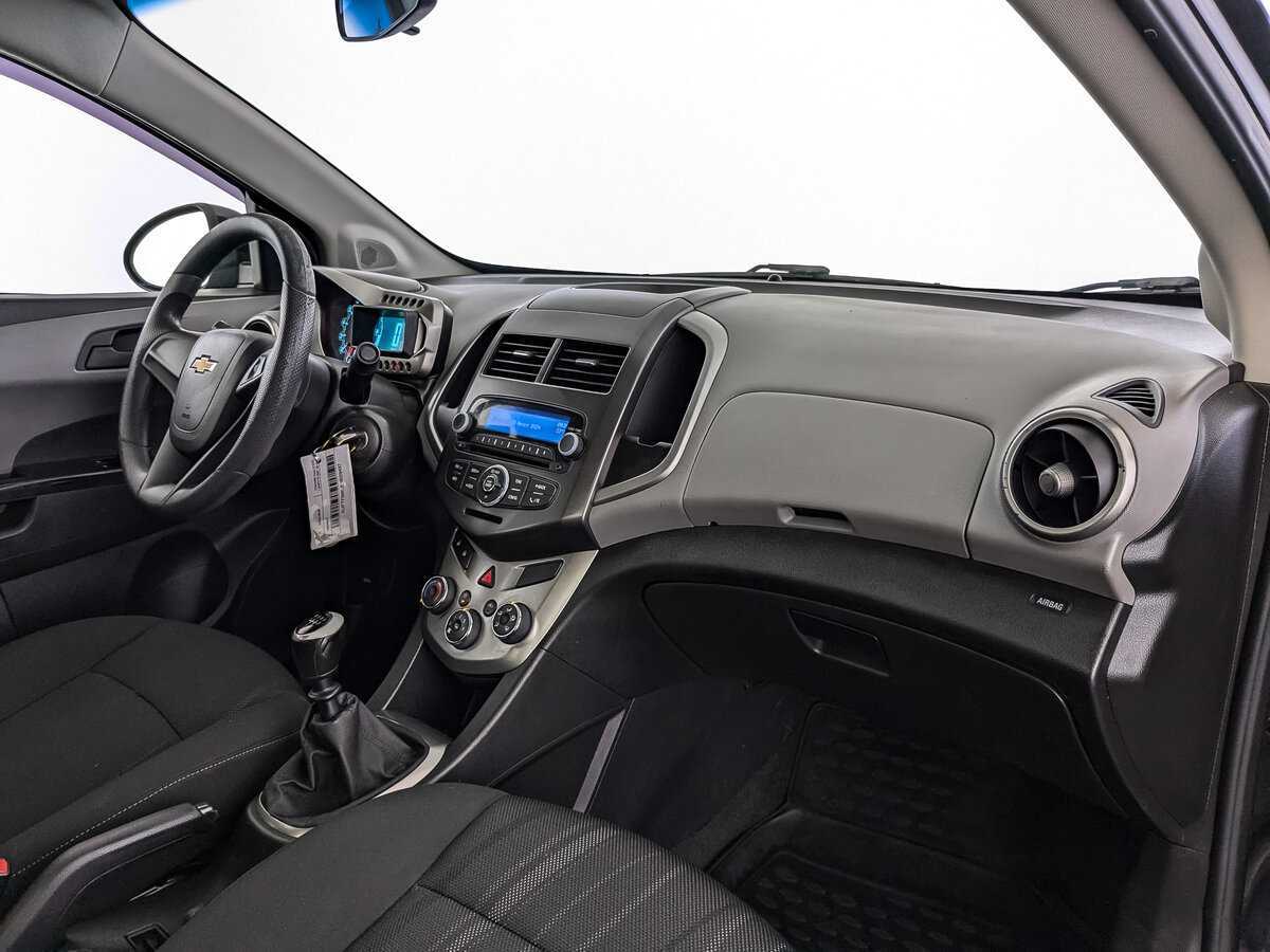 Chevrolet Aveo с пробегом — 2014 год. Фото: #8