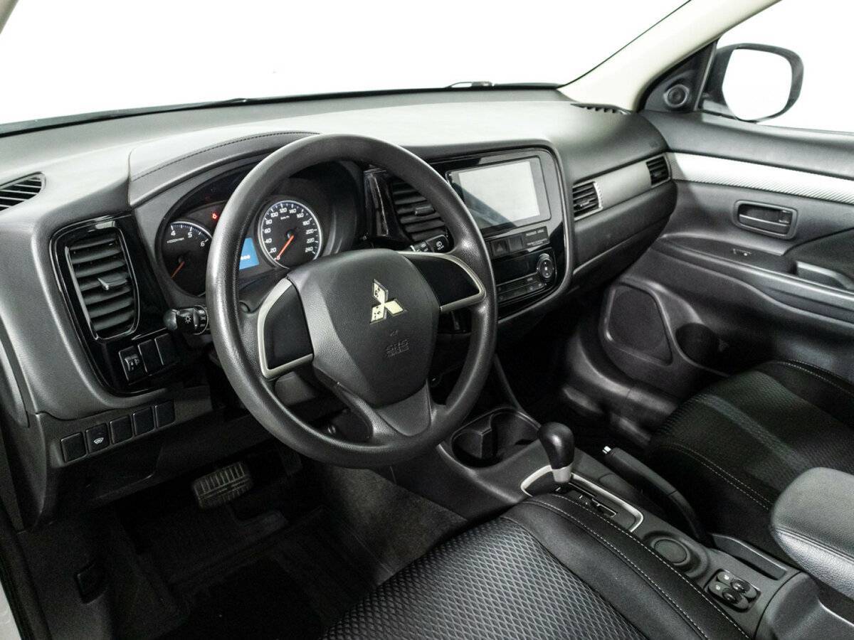 Mitsubishi Outlander с пробегом — 2016 год. Фото: #10