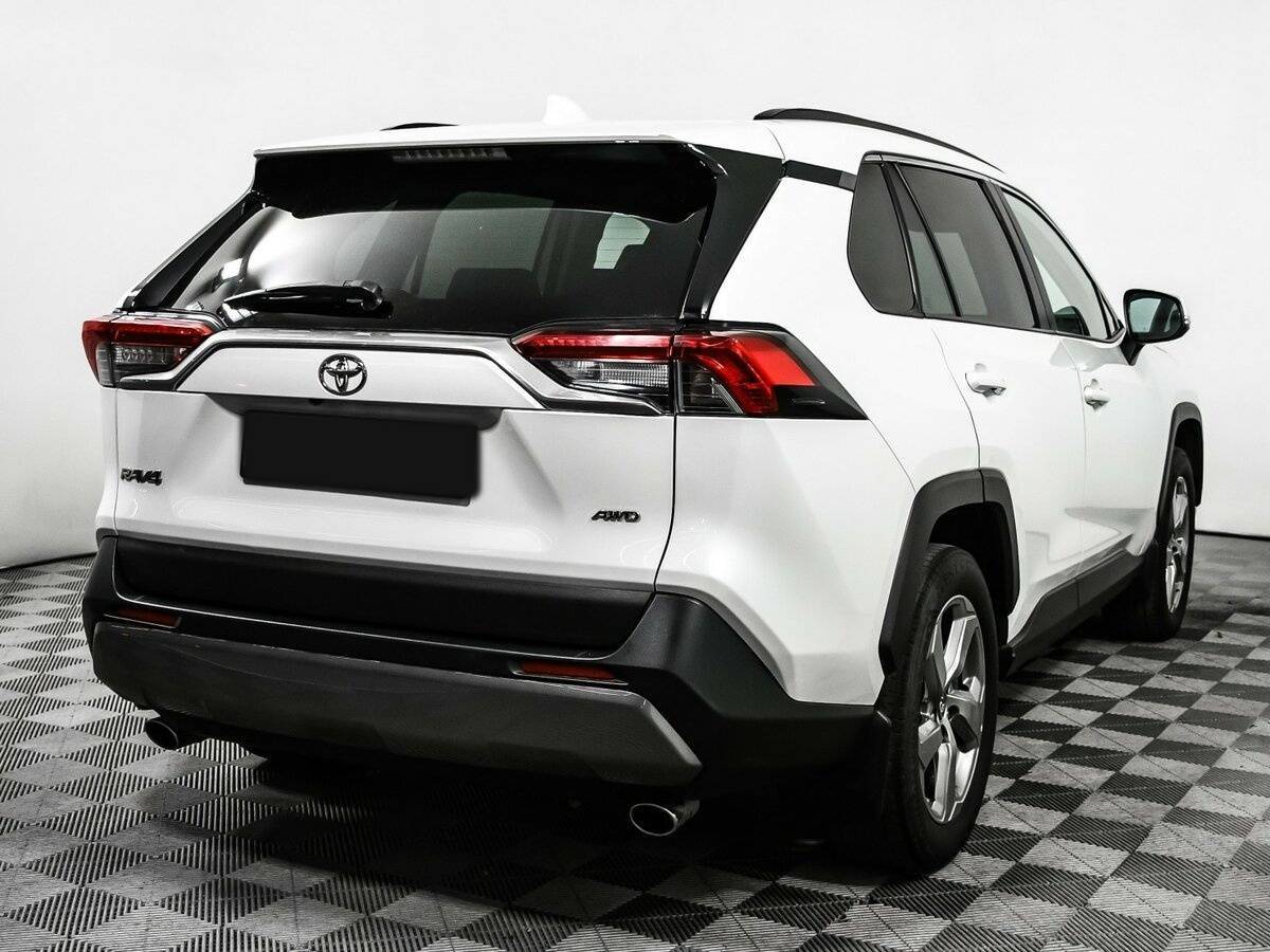 Toyota RAV4 с пробегом — 2021 год. Фото: #4