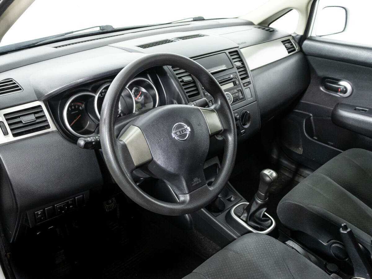 Nissan Tiida с пробегом — 2013 год. Фото: #10