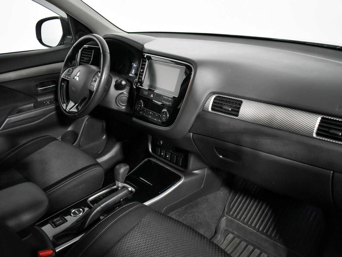 Mitsubishi Outlander с пробегом — 2018 год. Фото: #10