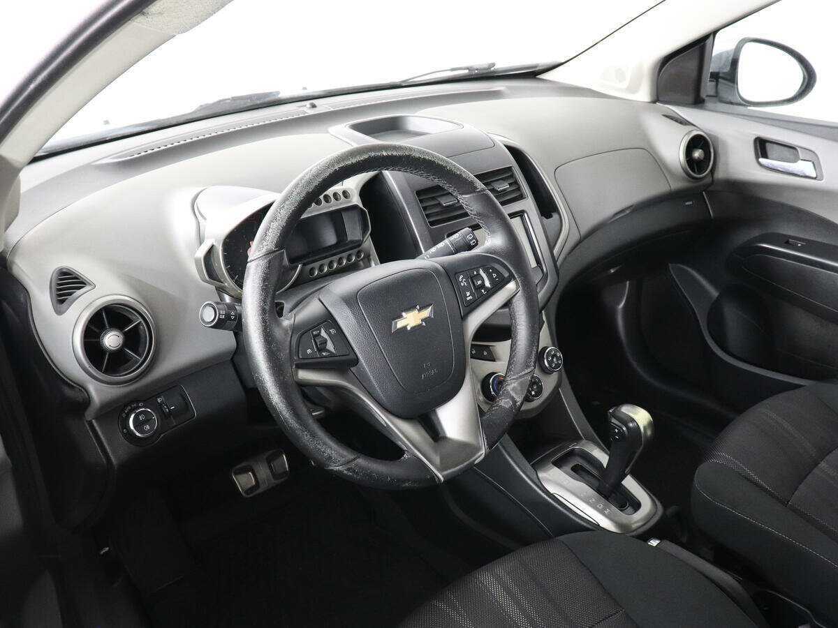 Chevrolet Aveo с пробегом — 2014 год. Фото: #4