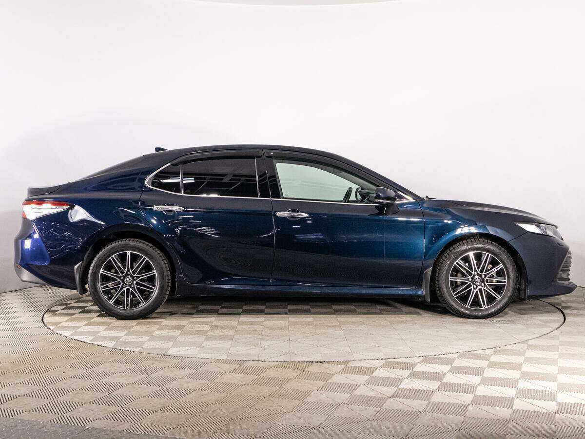 Toyota Camry с пробегом — 2018 год. Фото: #3