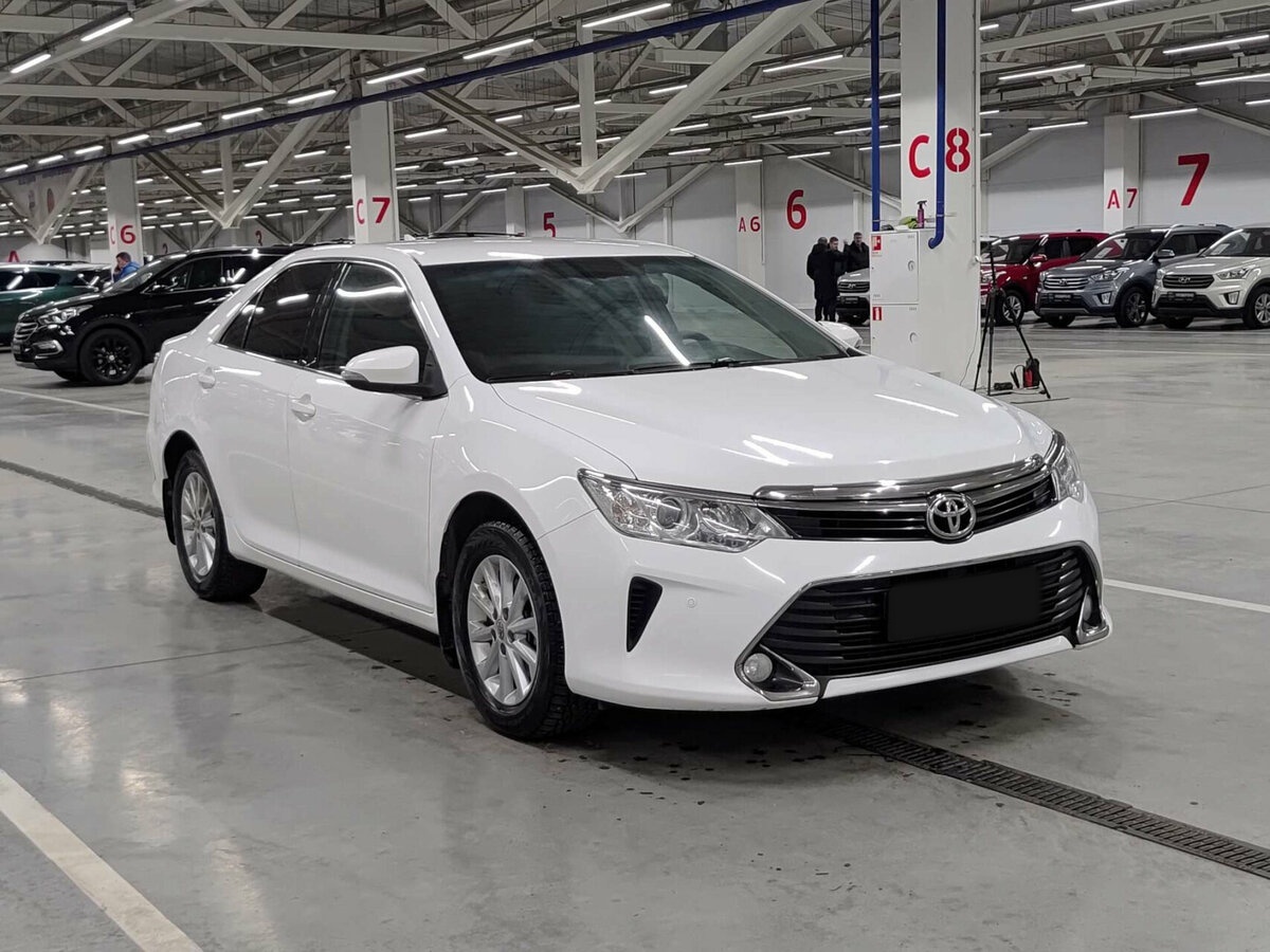 Toyota Camry с пробегом — 2017 год. Фото: #2