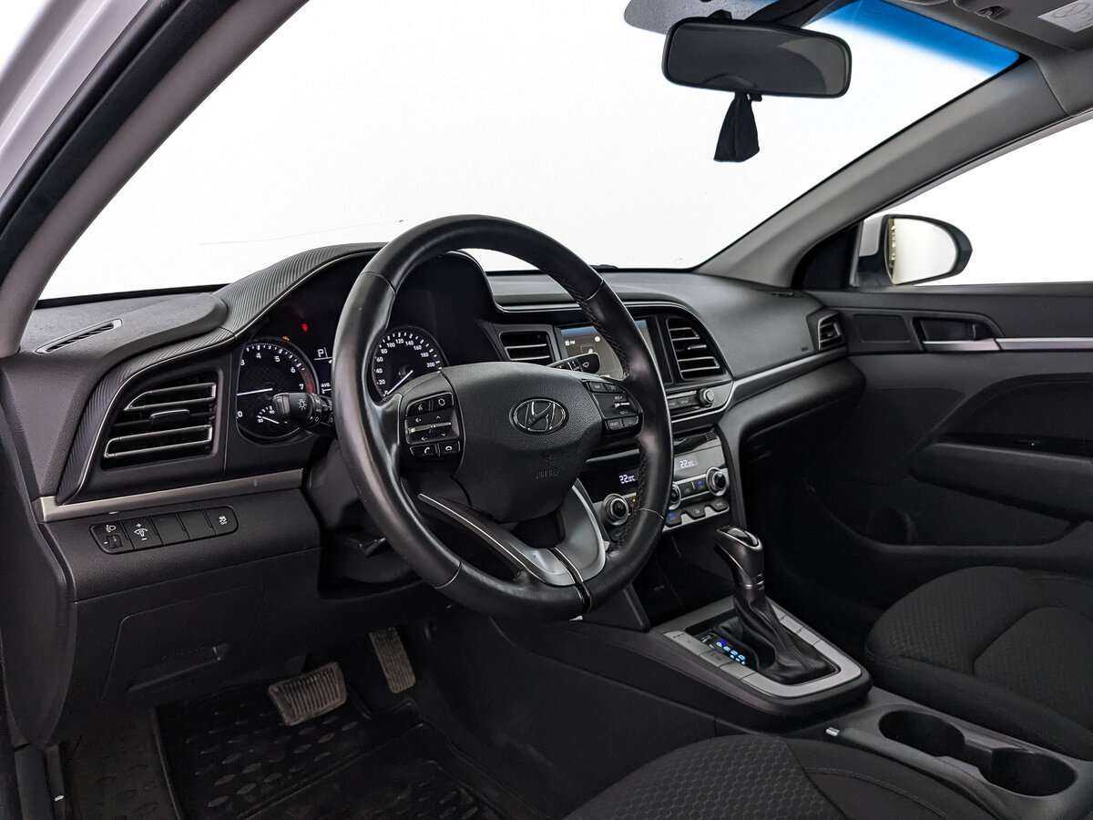 Hyundai Elantra с пробегом — 2020 год. Фото: #10