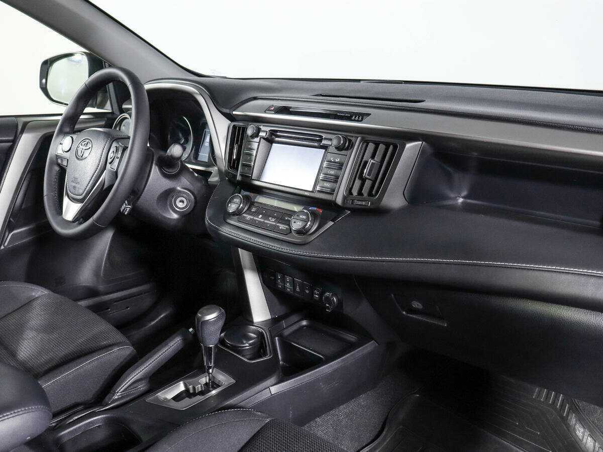Toyota RAV4 с пробегом — 2015 год. Фото: #8