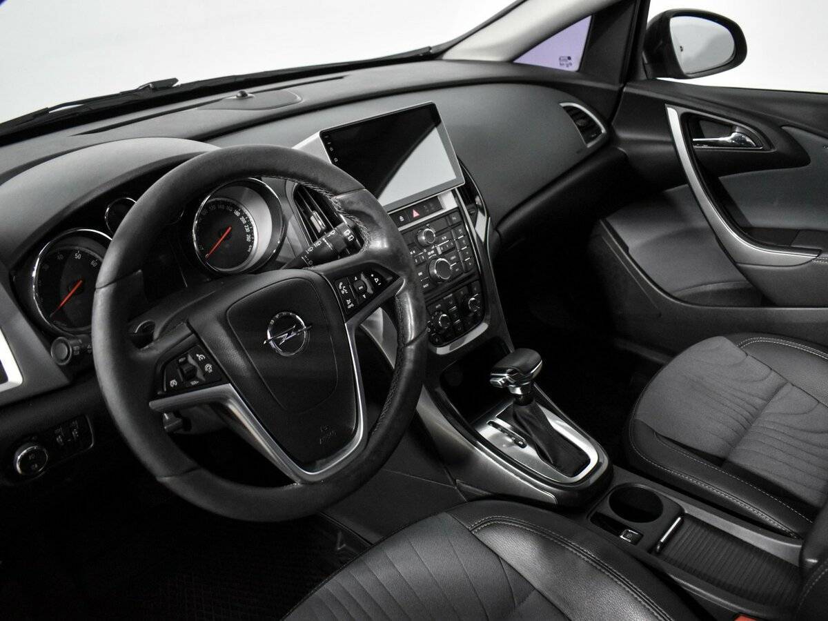 Opel Astra с пробегом — 2013 год. Фото: #6