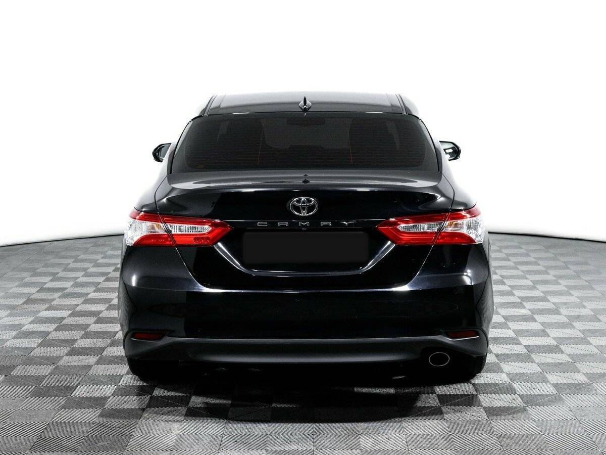Toyota Camry с пробегом — 2018 год. Фото: #5