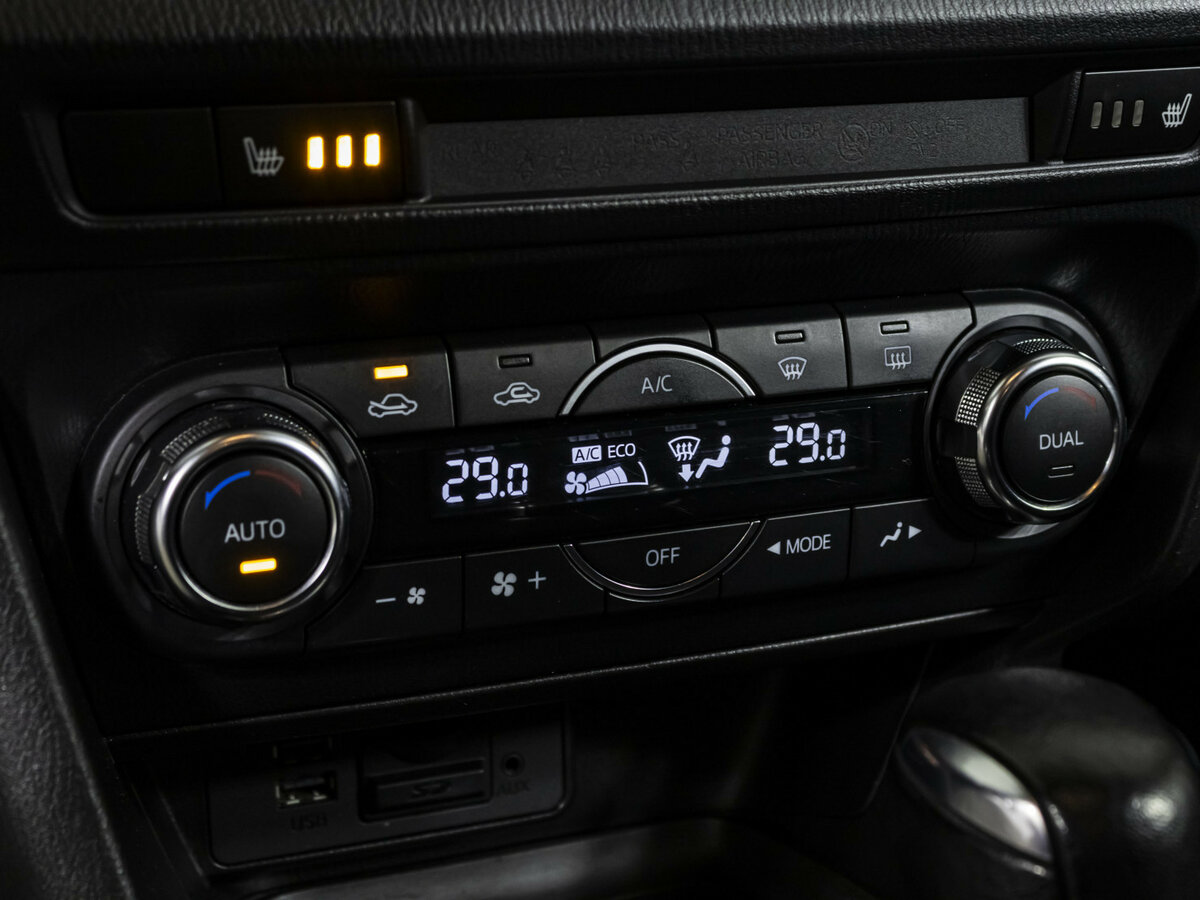 Mazda 3 с пробегом — 2015 год. Фото: #10