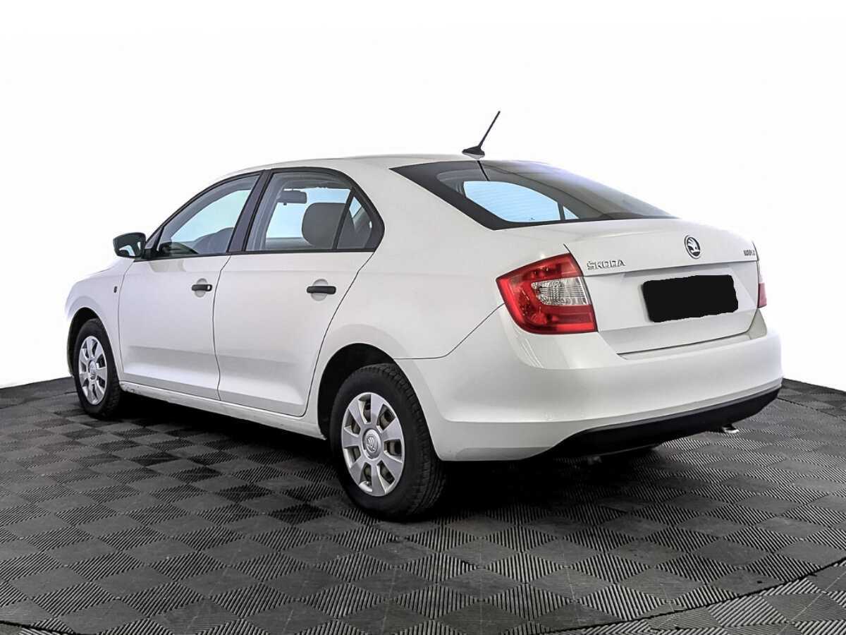 Skoda Rapid с пробегом — 2017 год. Фото: #6