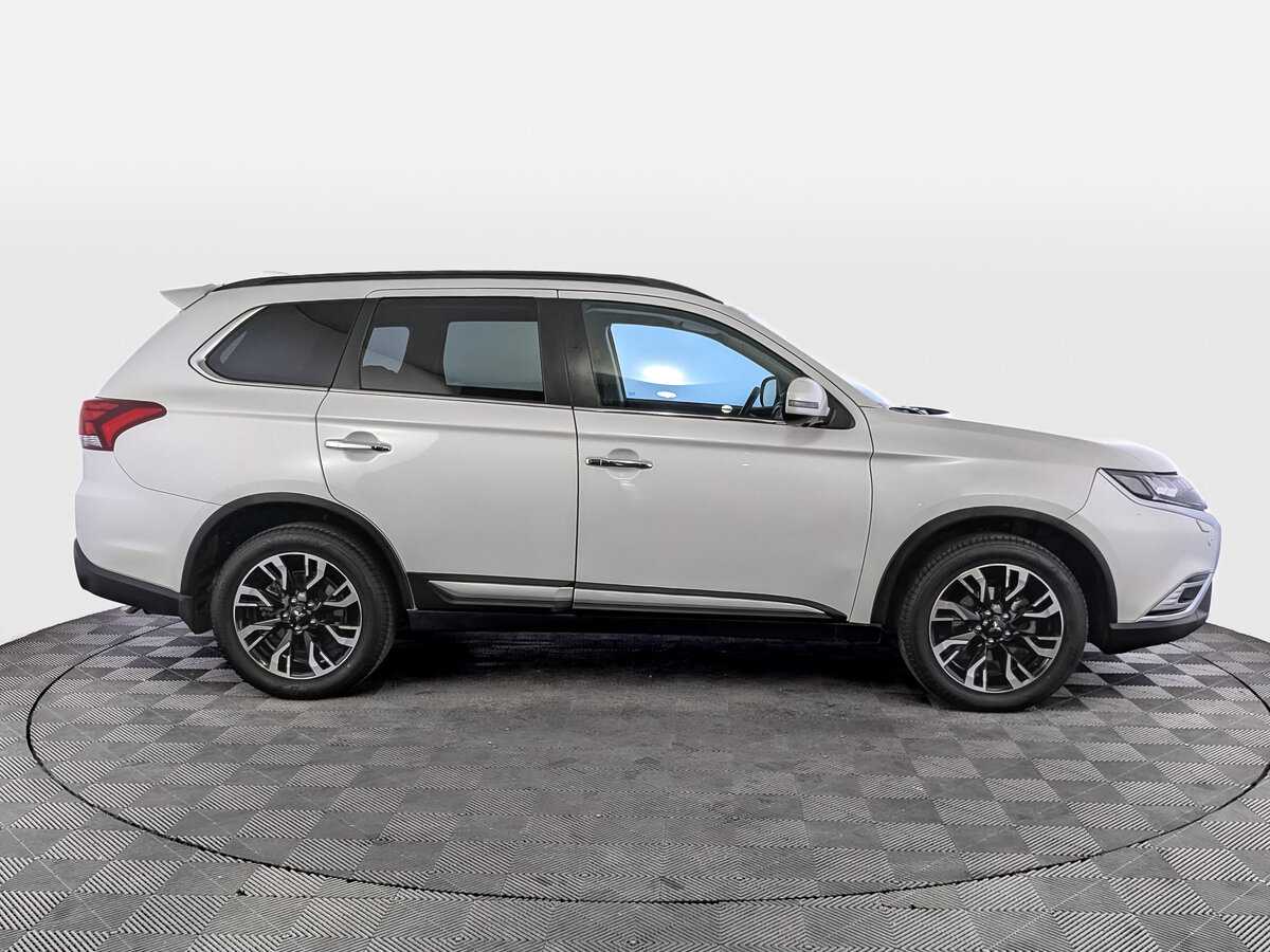 Mitsubishi Outlander с пробегом — 2021 год. Фото: #3