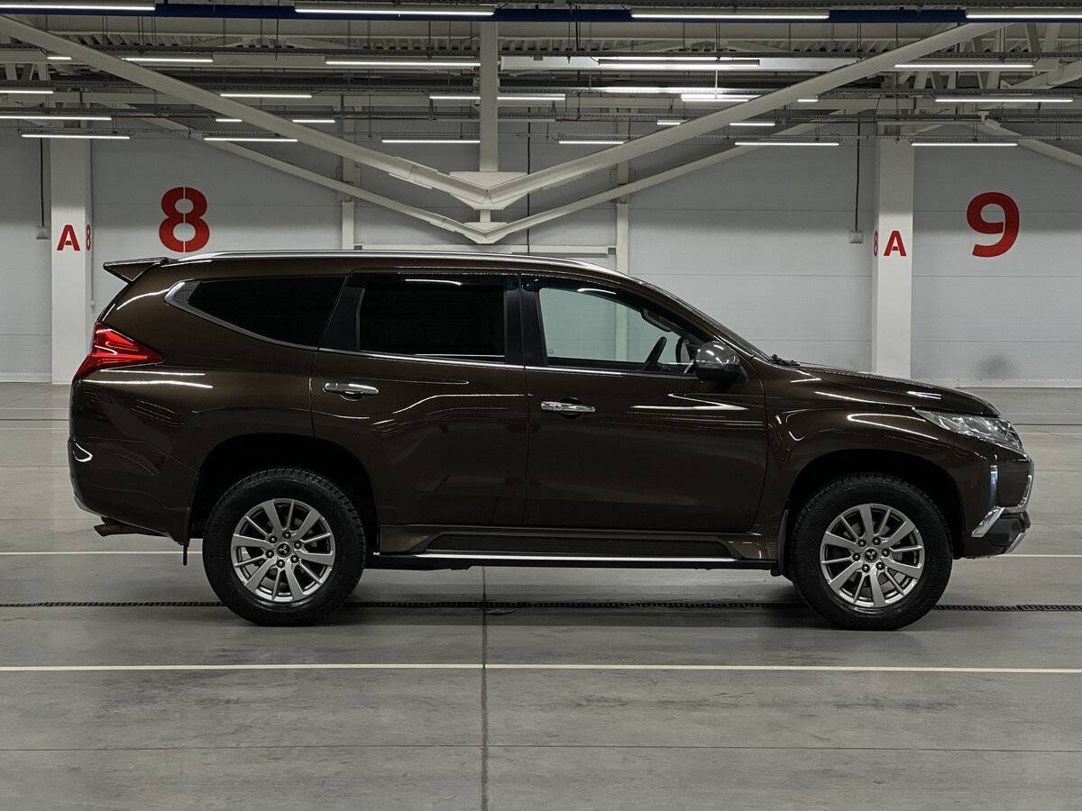 Mitsubishi Pajero Sport с пробегом — 2018 год. Фото: #3