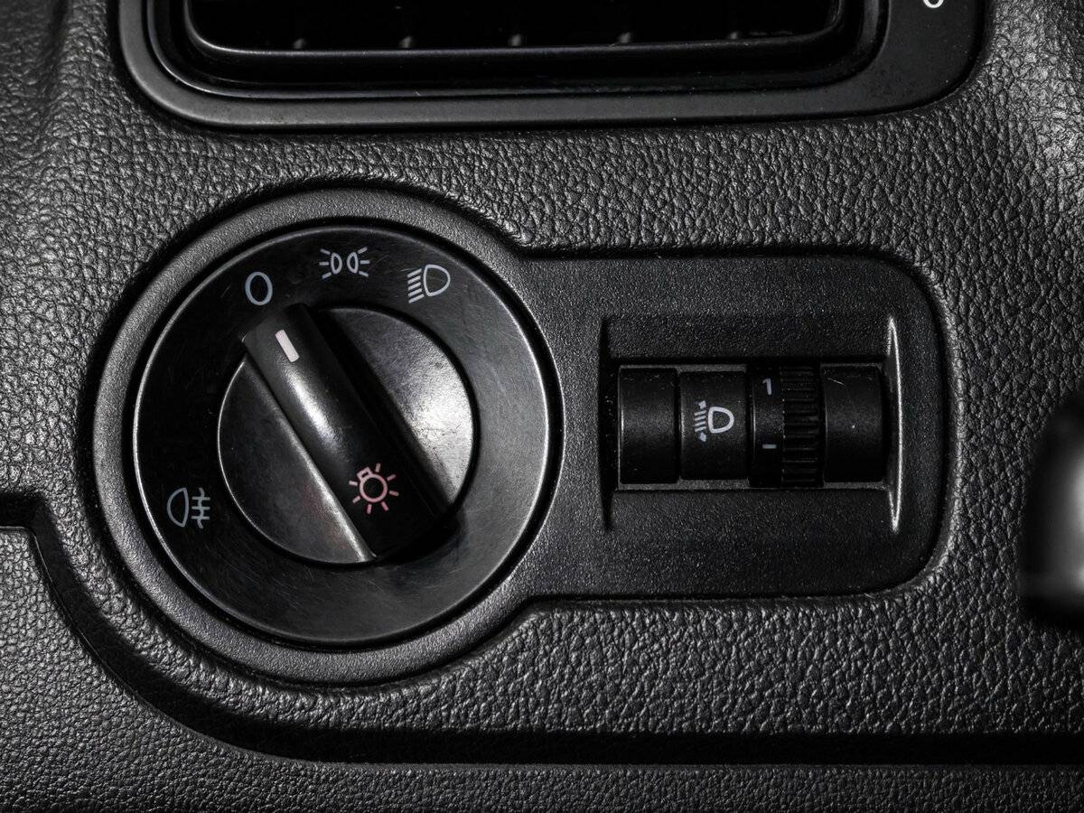 Volkswagen Polo с пробегом — 2012 год. Фото: #11