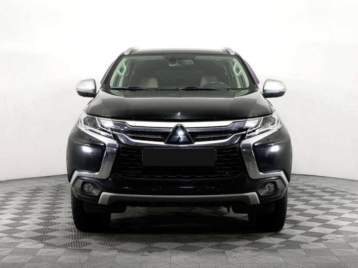 Mitsubishi Pajero Sport с пробегом — 2017 год. Фото: #1