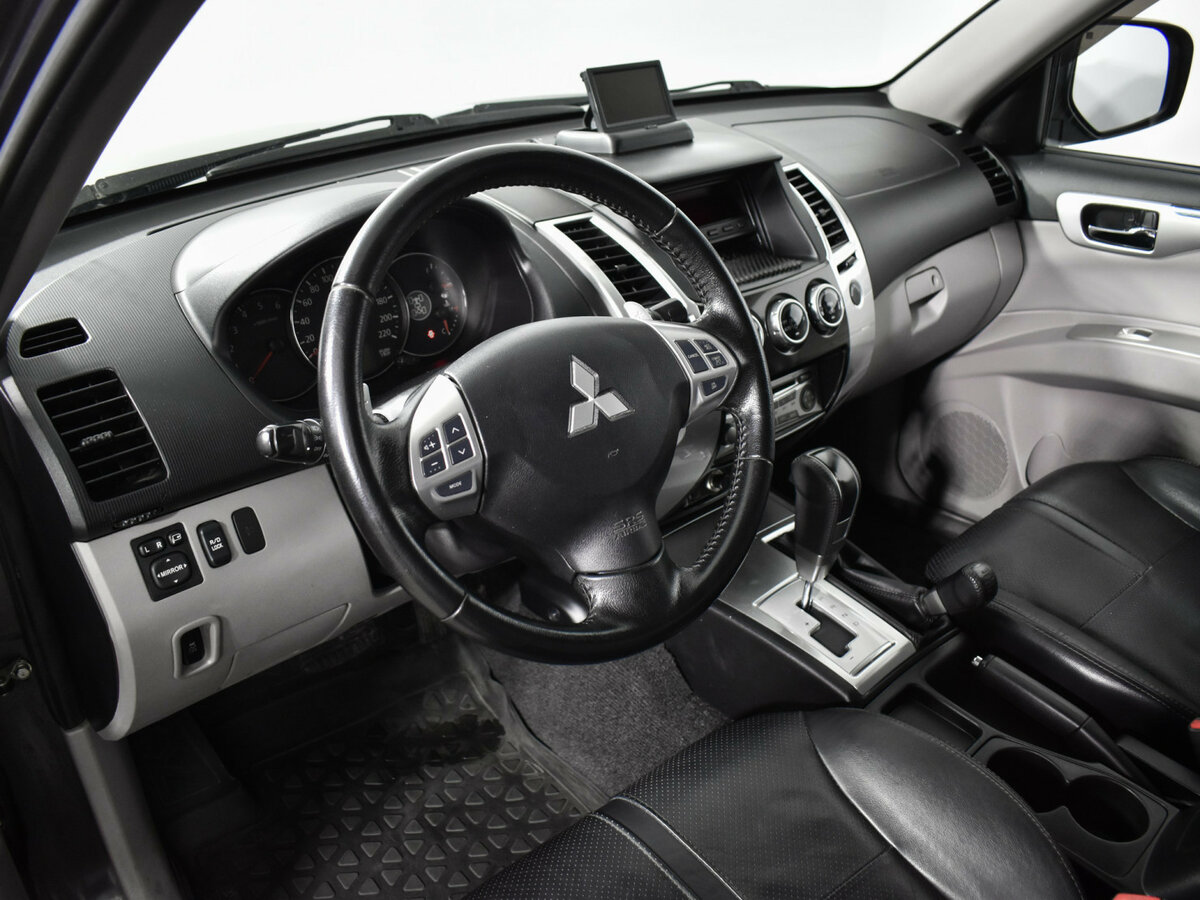 Mitsubishi Pajero Sport с пробегом — 2012 год. Фото: #6